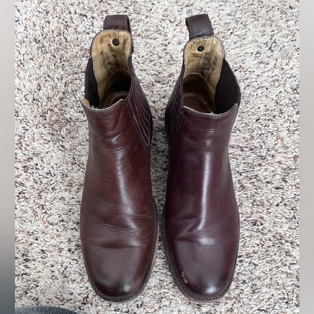 Frye Chelsea boots 8.5 women’s